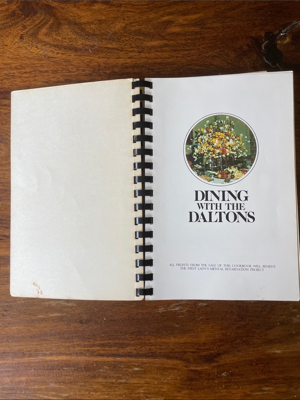 Dining With The Daltons Vintage Cookbook - Black Cover - Picture 8 of 13